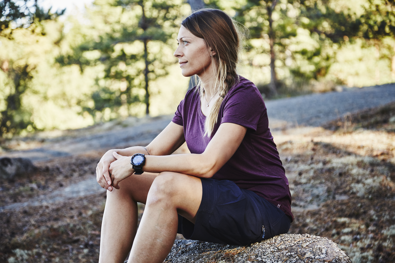 ¿Por qué invertir en una buena camiseta técnica de deporte para actividades outdoor?