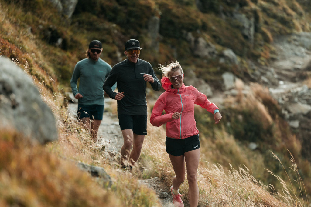 Guía completa del material obligatorio para carreras de trail running